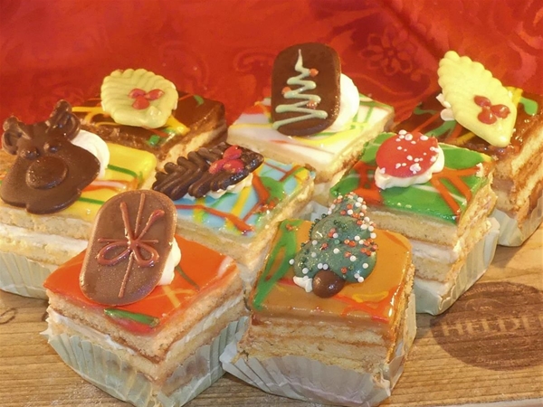 KERST PETIT FOURS 8 stuks